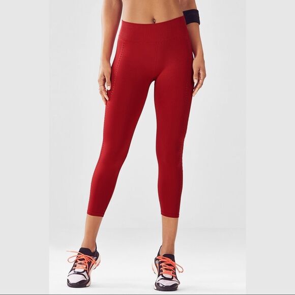 ✨ Seamless Mid-Rise Sz XL in Red Capri✨ - Picture 1 of 4
